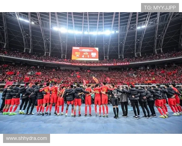 国足奋战世预赛主场击败强敌晋级希望大增球迷激情沸腾全国欢庆夜