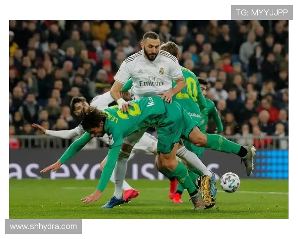 皇家马德里迎战强敌全力争胜 展现霸气实力争夺顶级荣誉