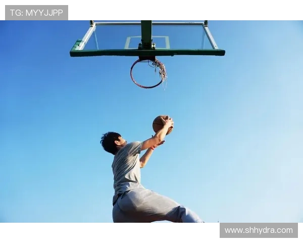 篮球的魅力与挑战：探索现代篮球的战术演变与运动员成长之路