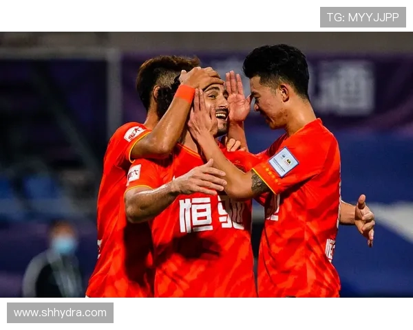 哈维西蒙斯：新星崛起的足球天才与未来的无限可能